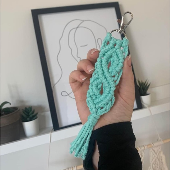 🎄PERFECT STOCKING SUFFER!🎄Macrame Keychain - Picture 2 of 6